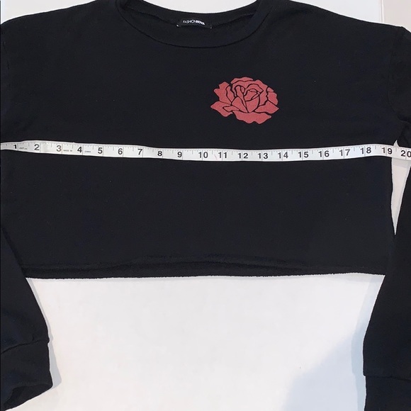 3/$25 Fashion Nova Crop top - Picture 3 of 4